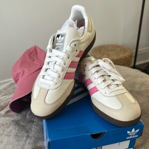 Adidas Women's Sneakers - Cream and Pink (with pink hat)